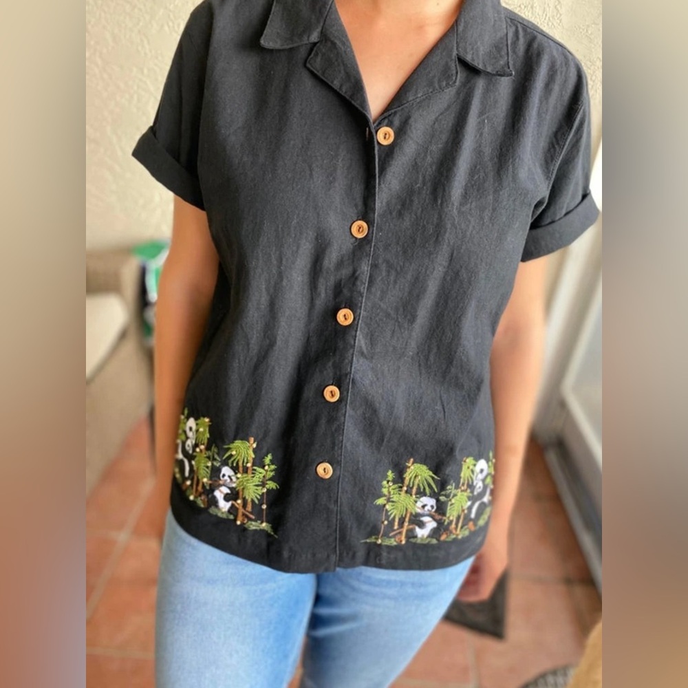 🐼Vintage Jane Ashley Panda 🐼 Bear embroidered button down blouse.🐼